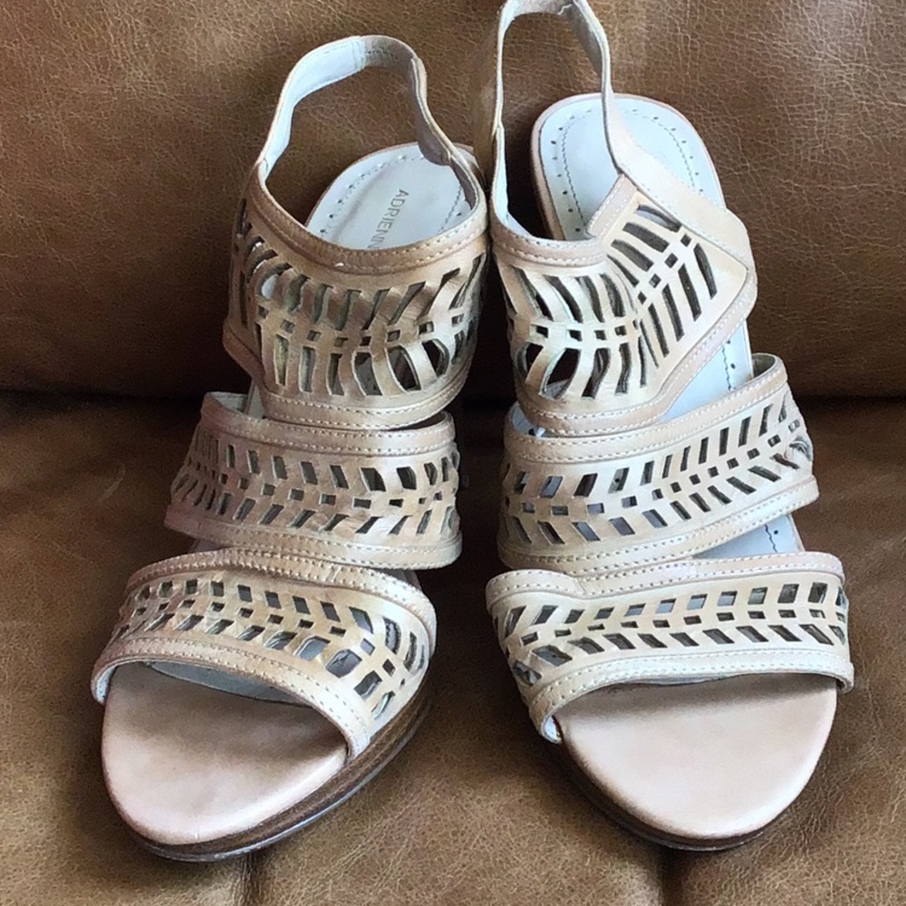 Adrienne Vittadini tan heals size 8